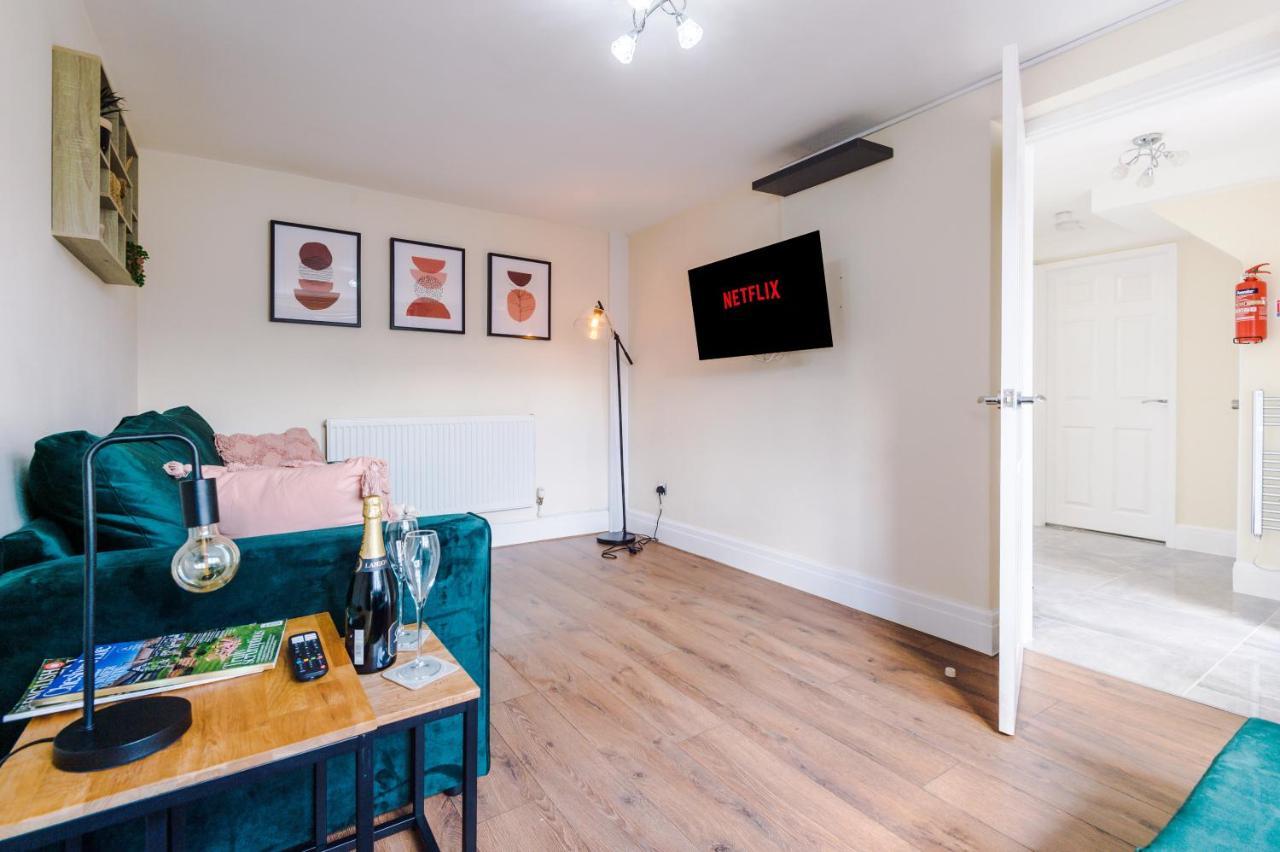 Charming 3-Bed Cottage In Chester, Ideal For Families & Workers, Free Parking - Sleeps 7 Luaran gambar