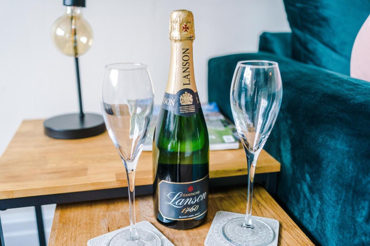 Charming 3-Bed Cottage In Chester, Ideal For Families & Workers, Free Parking - Sleeps 7 Luaran gambar