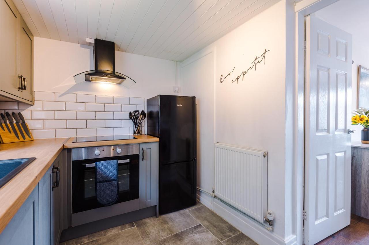 Charming 3-Bed Cottage In Chester, Ideal For Families & Workers, Free Parking - Sleeps 7 Luaran gambar