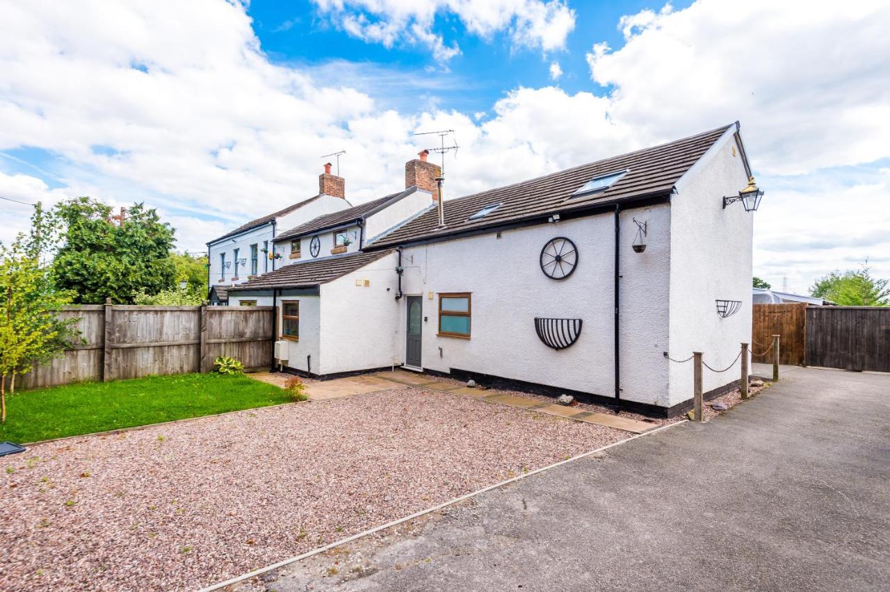 Charming 3-Bed Cottage In Chester, Ideal For Families & Workers, Free Parking - Sleeps 7 Luaran gambar