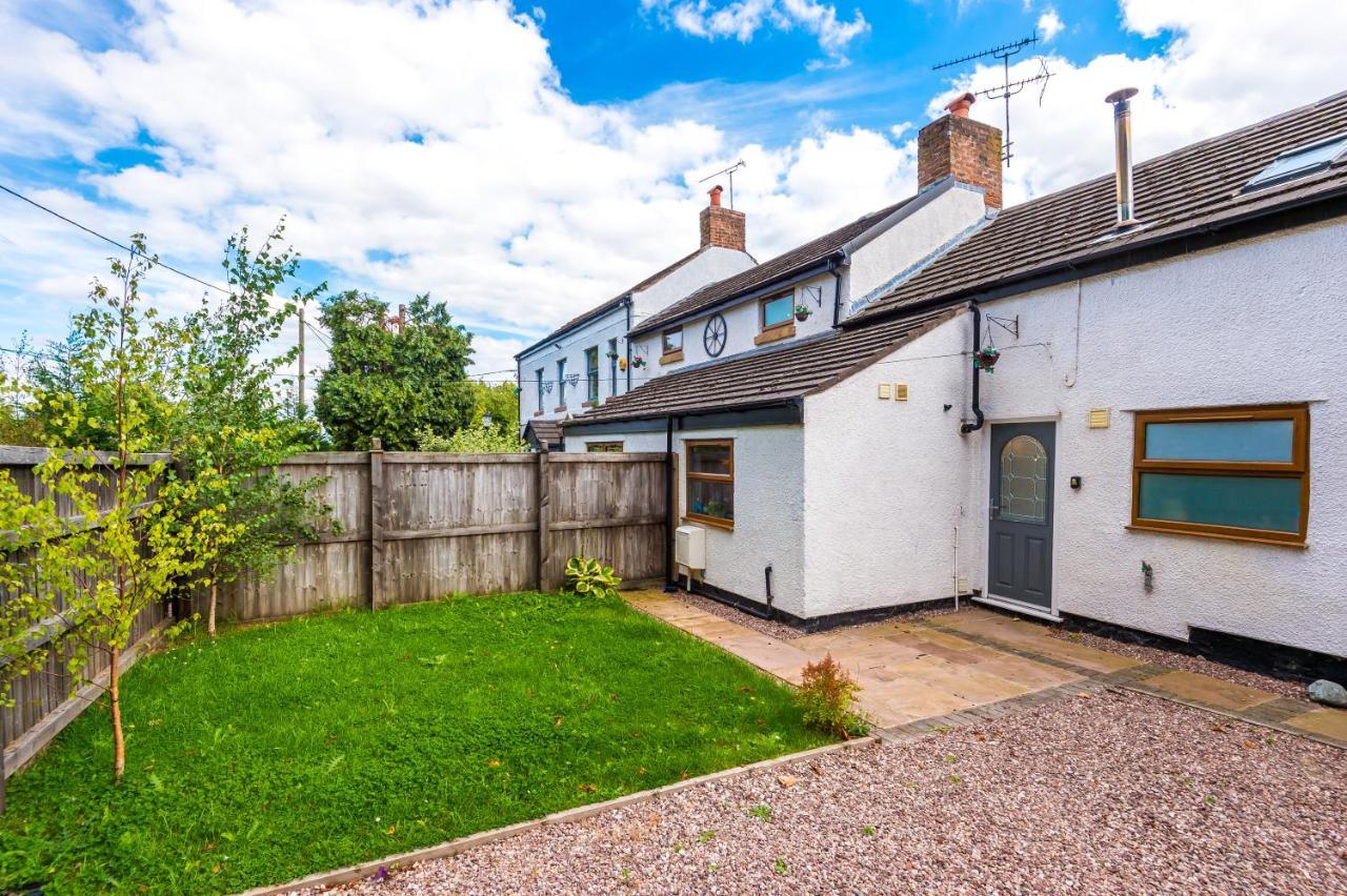 Charming 3-Bed Cottage In Chester, Ideal For Families & Workers, Free Parking - Sleeps 7 Luaran gambar