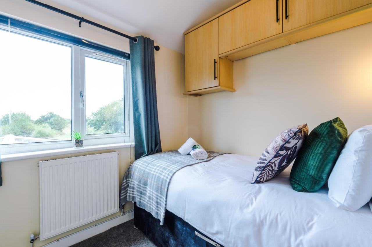 Charming 3-Bed Cottage In Chester, Ideal For Families & Workers, Free Parking - Sleeps 7 Luaran gambar