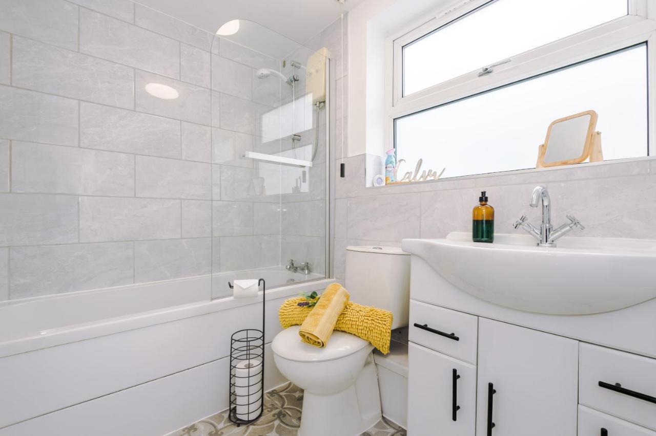 Charming 3-Bed Cottage In Chester, Ideal For Families & Workers, Free Parking - Sleeps 7 Luaran gambar