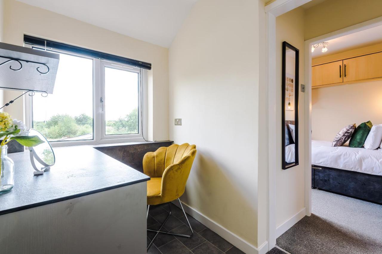 Charming 3-Bed Cottage In Chester, Ideal For Families & Workers, Free Parking - Sleeps 7 Luaran gambar