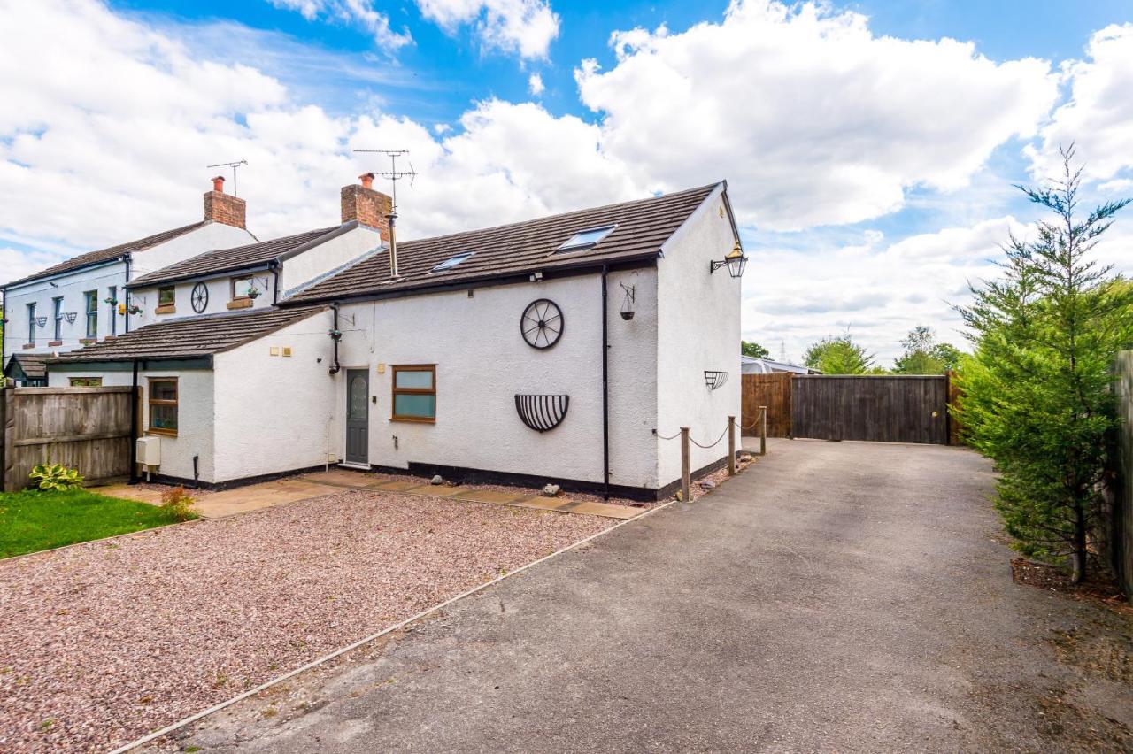 Charming 3-Bed Cottage In Chester, Ideal For Families & Workers, Free Parking - Sleeps 7 Luaran gambar