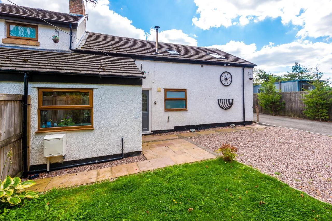 Charming 3-Bed Cottage In Chester, Ideal For Families & Workers, Free Parking - Sleeps 7 Luaran gambar